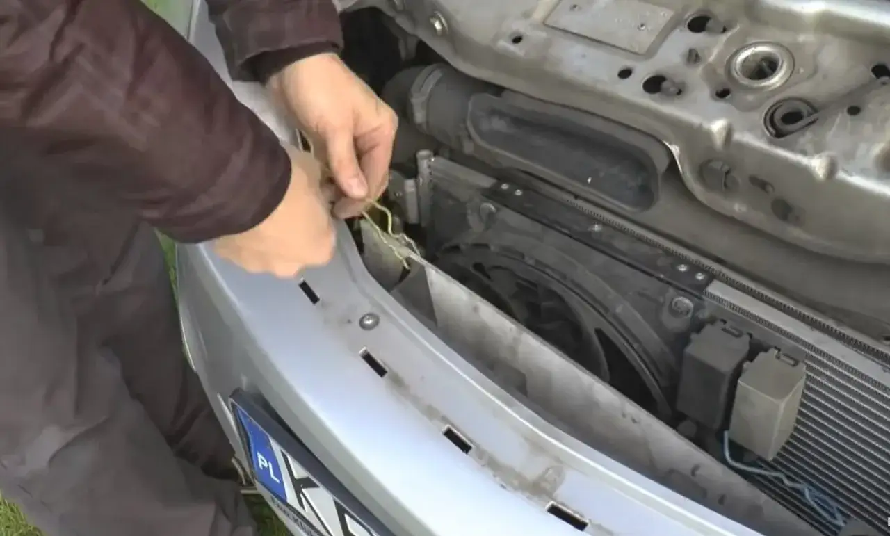 Zasłanianie chłodnicy zimą: Kiedy warto, kiedy ryzykujesz?