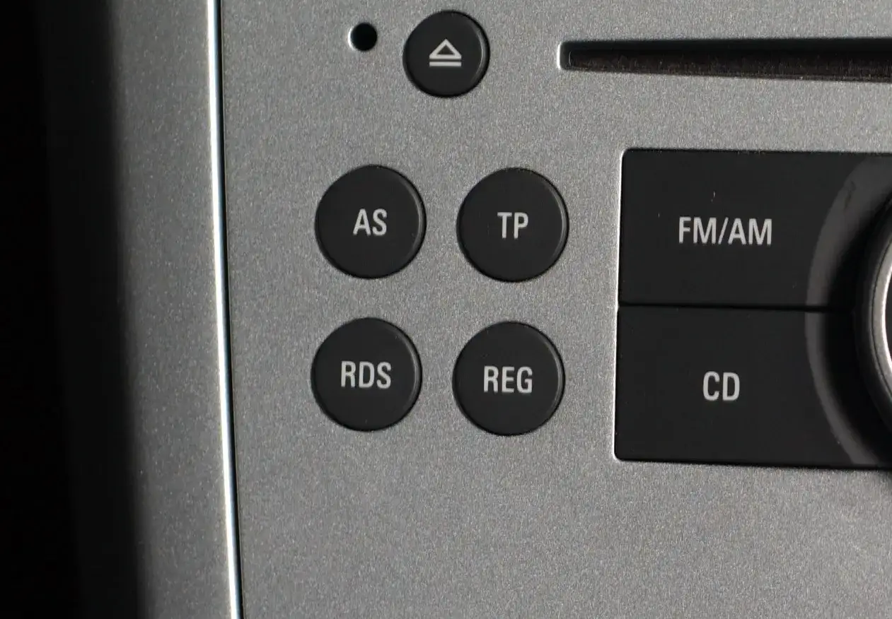 Co to jest RDS w radiu samochodowym i jak poprawia jakość odbioru