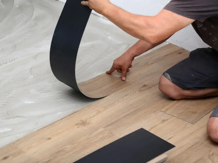 Jak położyć panele winylowe na kafelki bez zbędnych problemów