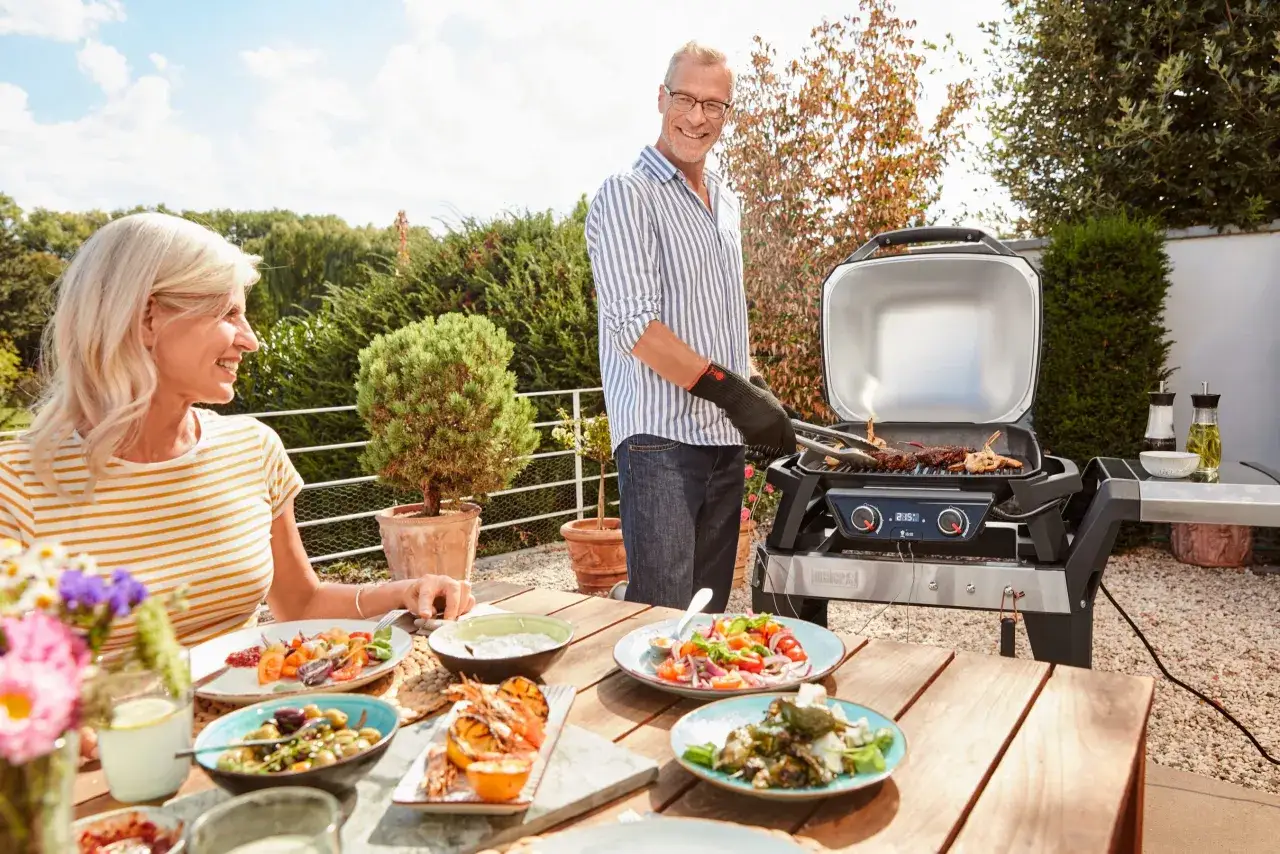 Jaki grill elektryczny? Wybierz idealny model do bloku i na taras!