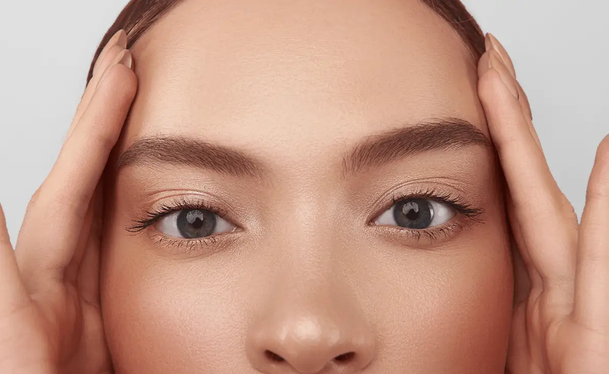 Jak malować brwi henną? Domowy przewodnik do pięknych brwi