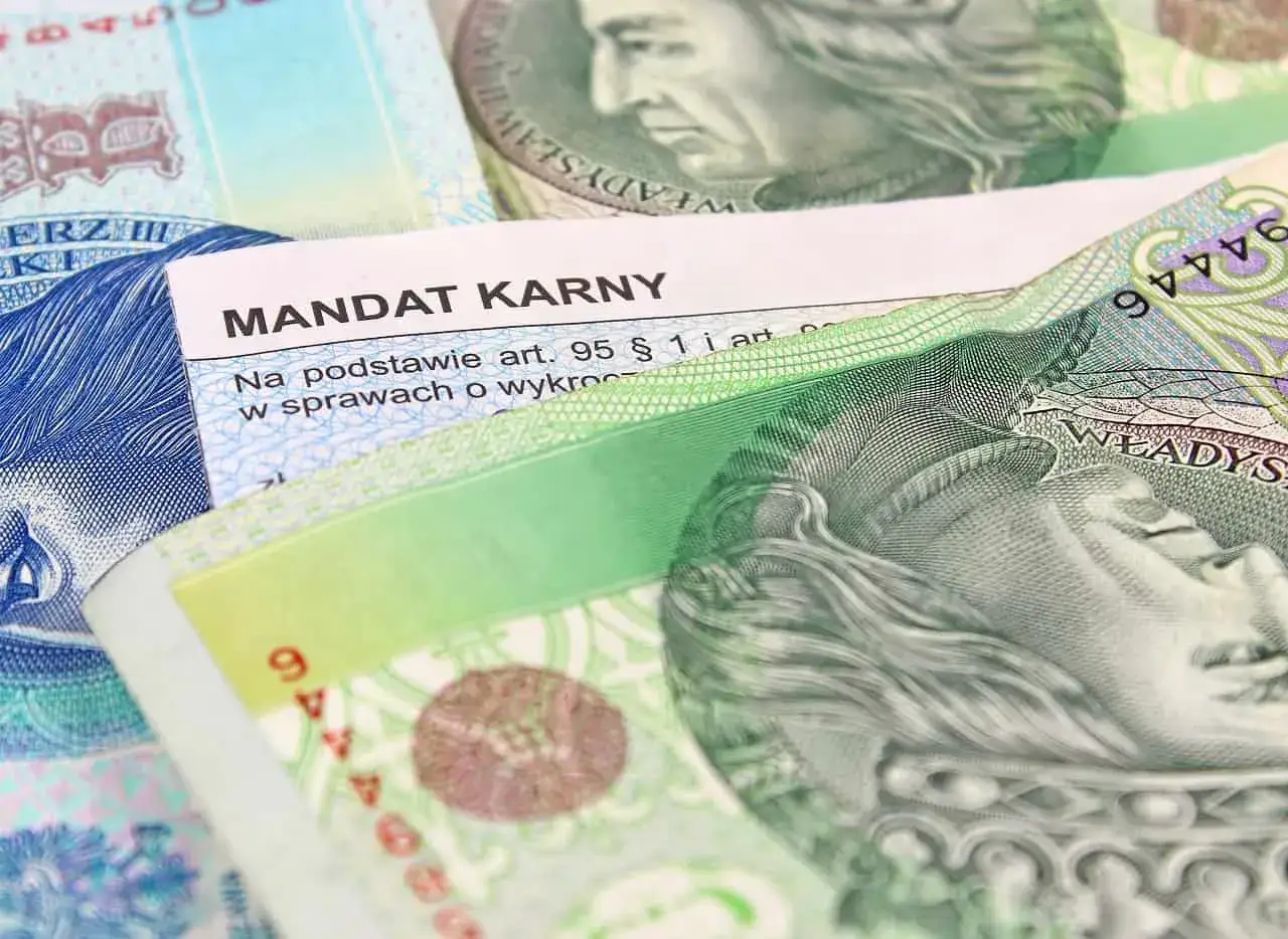 Jak rozłożyć mandat na raty – krok po kroku, dokumenty i koszty