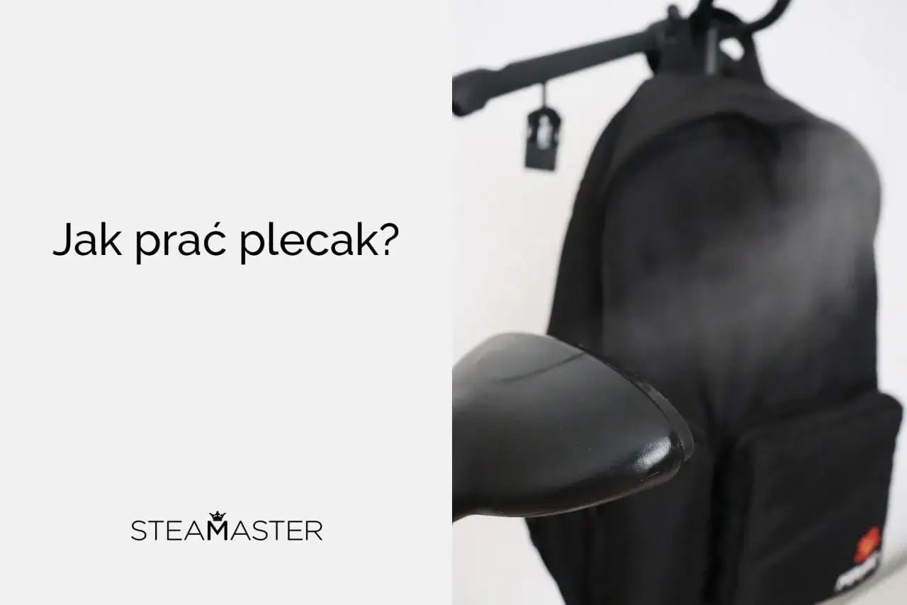 Czarny plecak wiszący na wieszaku, z tekstem "Jak prać plecak?".