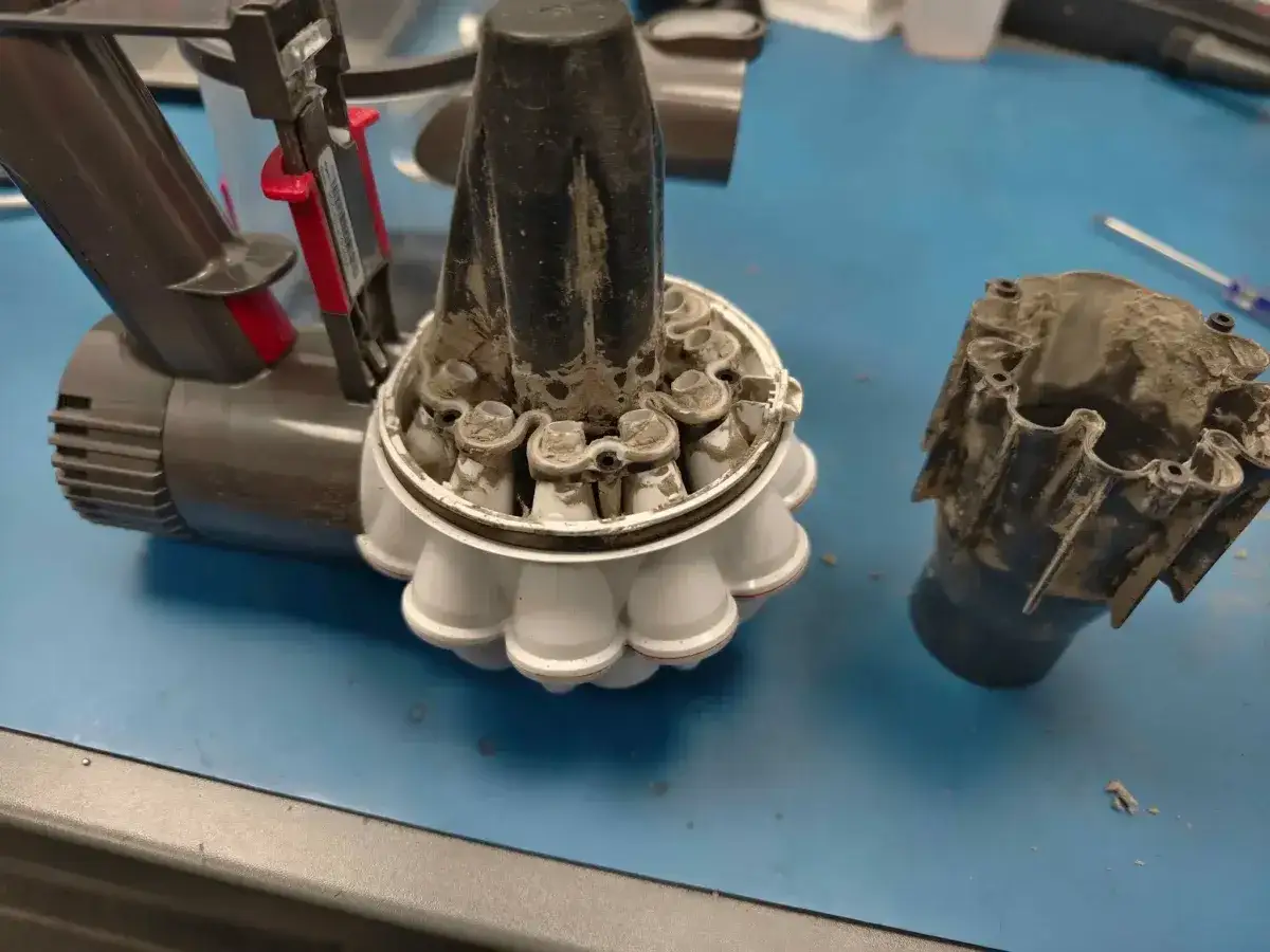 Jak skutecznie wyczyścić filtr w odkurzaczu Dyson i uniknąć problemów