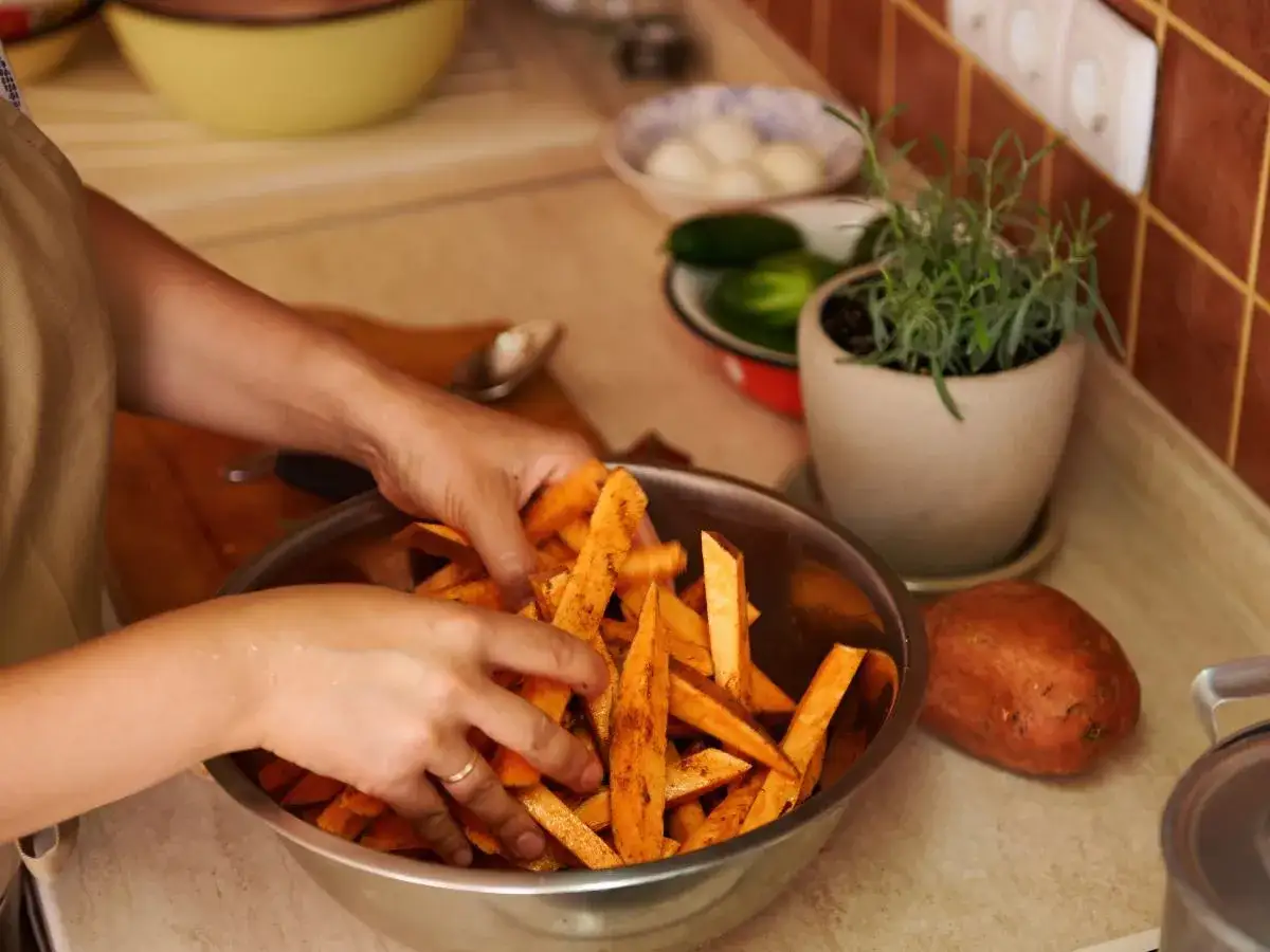 Perfekcyjny sos do frytek? Zrób go sam! Proste przepisy i triki