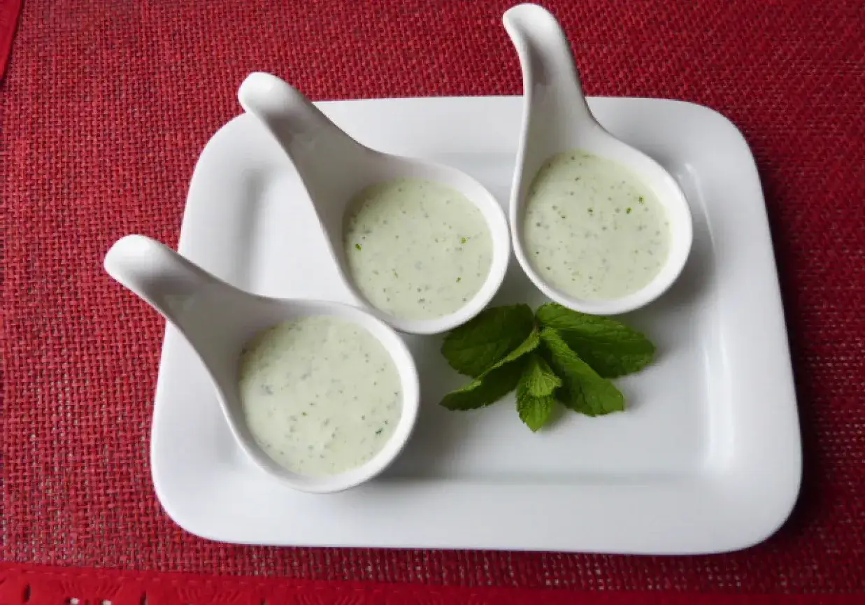 Idealny sos miętowy do baraniny? 2 przepisy i triki mistrza!