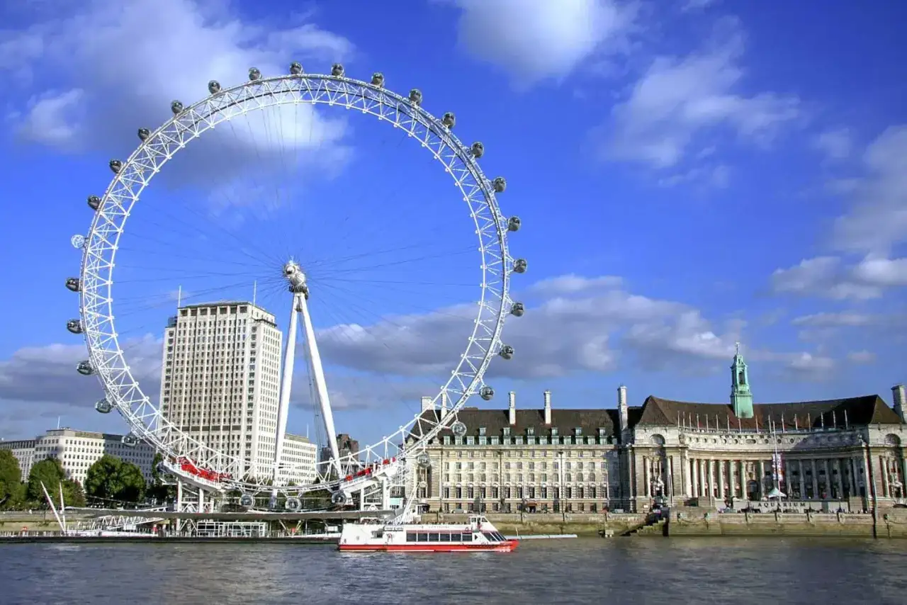 London Eye, z którego roztacza się widok na Tamizę i budynki, to miejsce pełne ciekawostek.