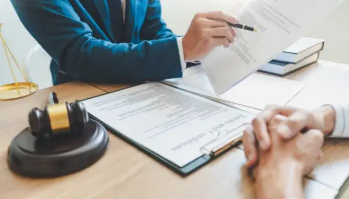 Co to jest pozew i jak uniknąć błędów przy jego składaniu?