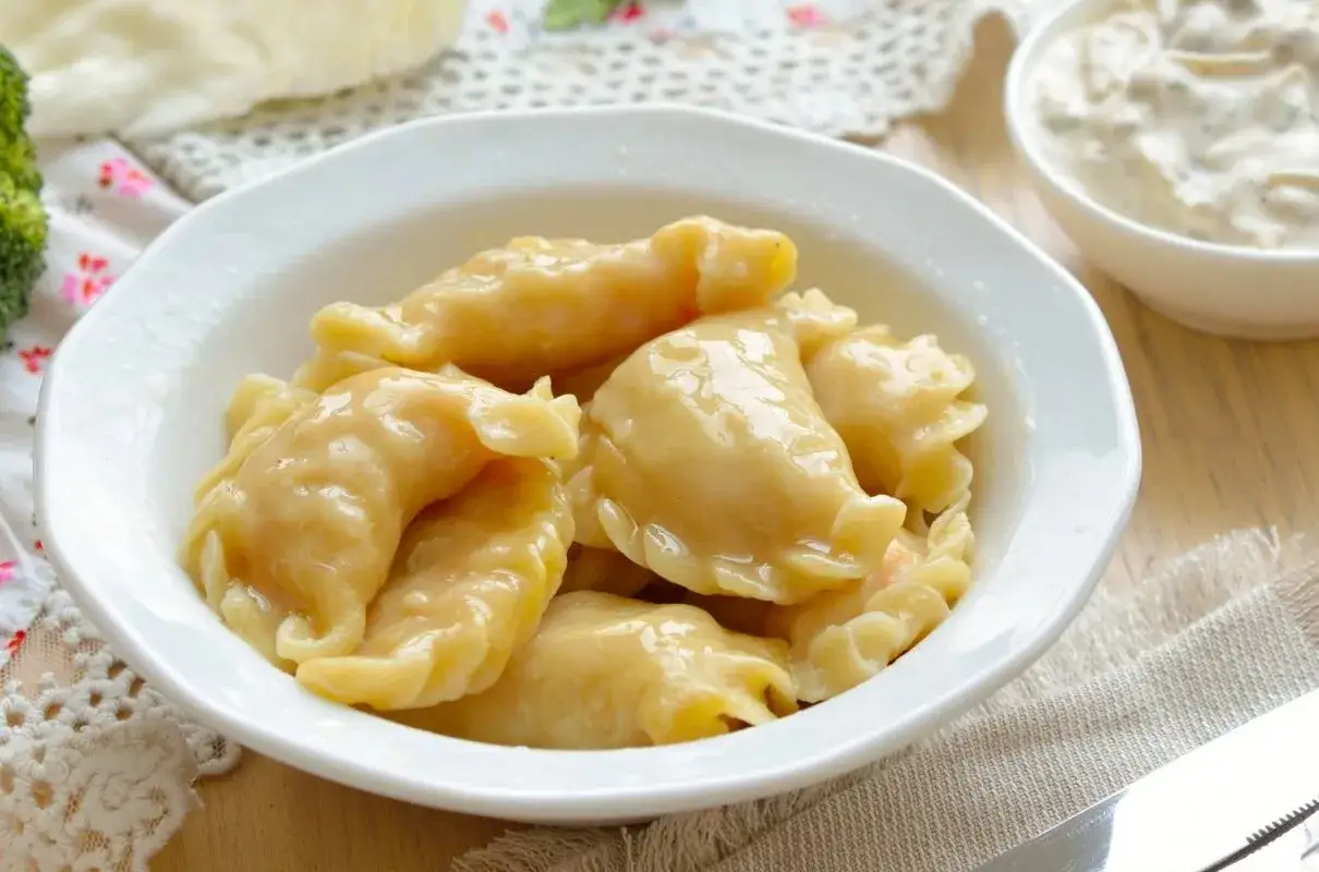 Jak zrobić idealne pierogi z bryndzą i oscypkiem? Autentyczny przepis