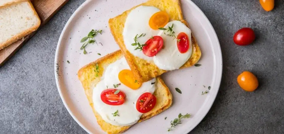 Co zrobić z mozzarellą na obiad? Pyszne przepisy, które zaskoczą