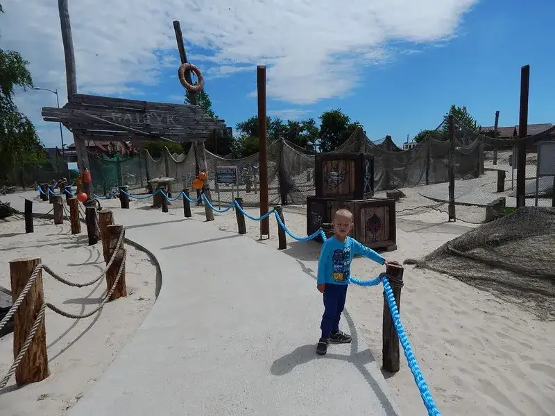 Co zwiedzać w Ustroniu Morskim? Niezapomniane atrakcje i miejsca