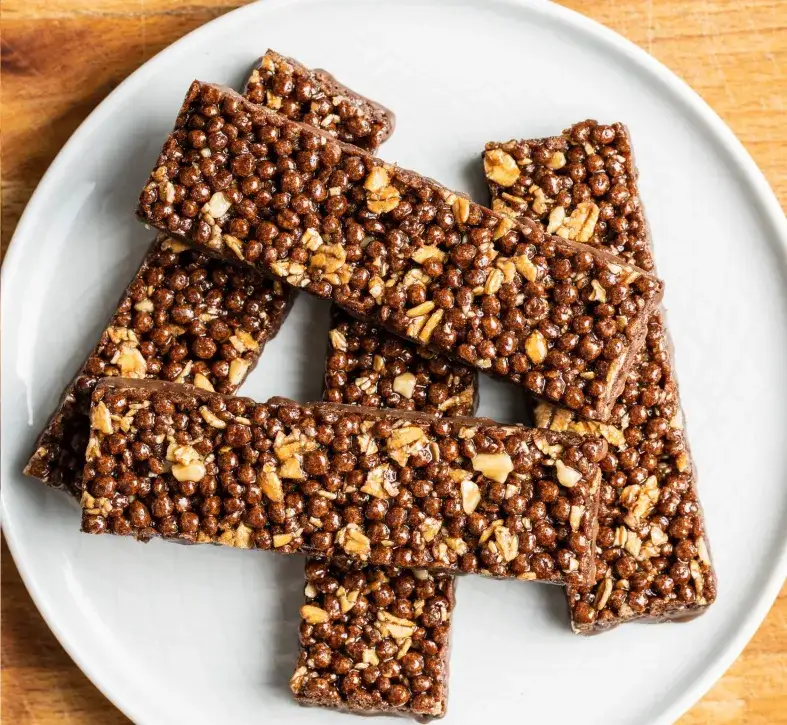 Przepis na zdrowe batony, które zaspokoją Twoje pragnienie na słodkie