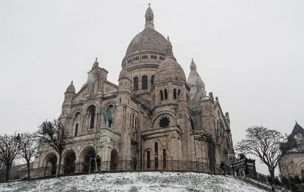 Paryż zimą – czy warto? Odkryj zalety i wady zimowej wizyty