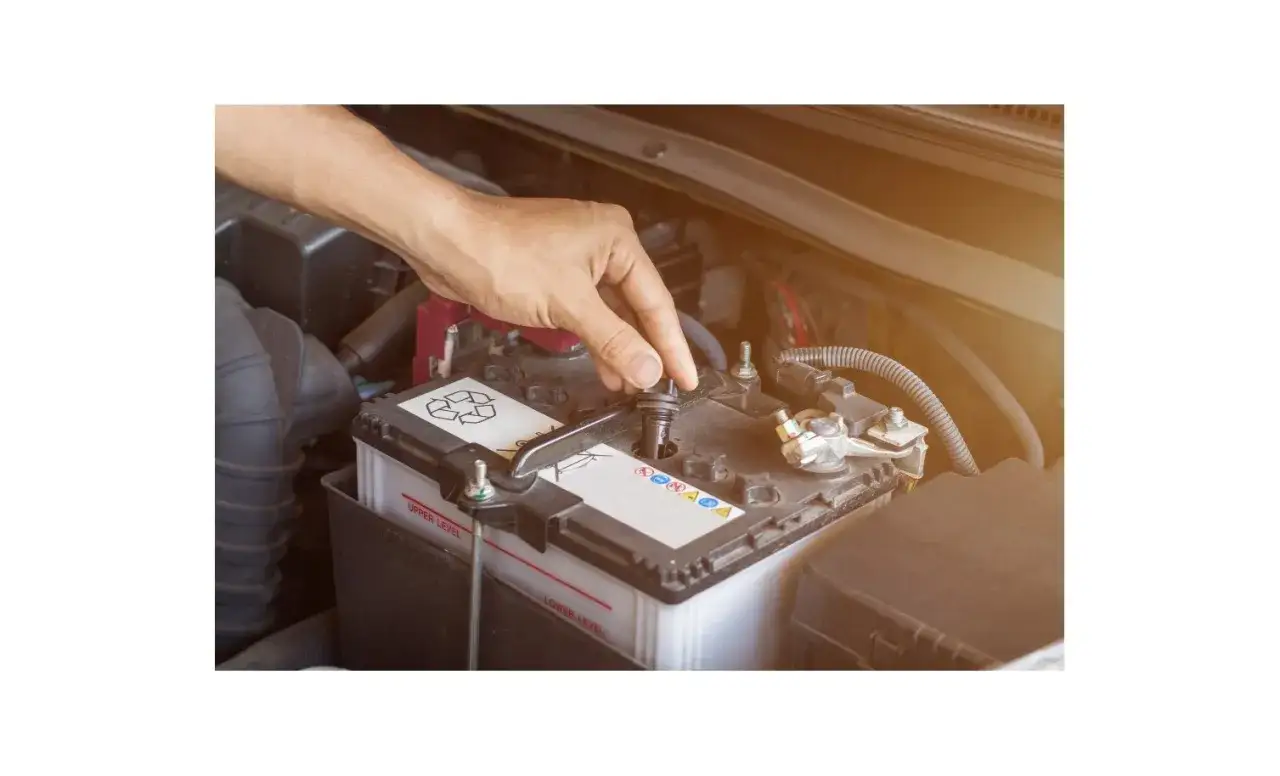 Akumulator motocyklowy 12V: Jak długo ładować? Uniknij błędów!