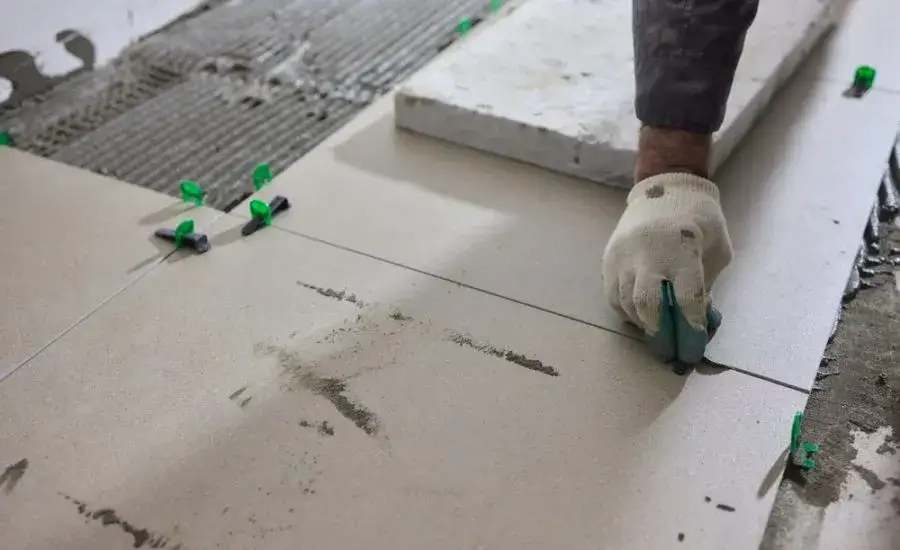 Glazura: Co to jest? Różnice, zastosowanie i wybór idealnych płytek