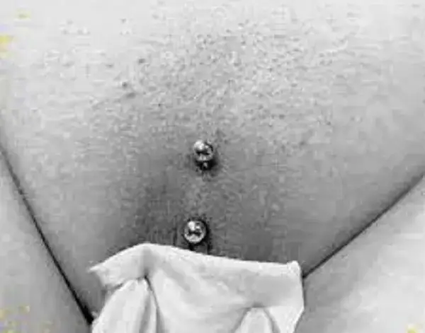 Kolczyk christina gdzie - poznaj jego lokalizację i szczegóły przekłucia