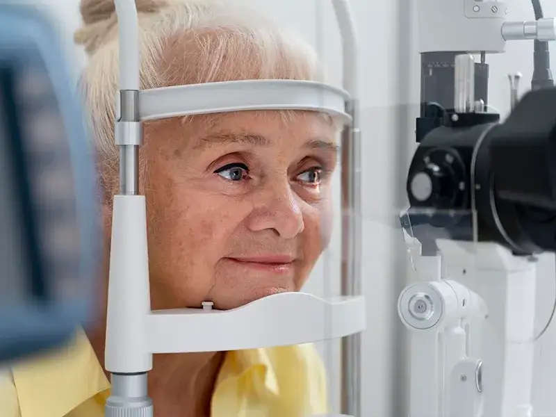 Po co okulista zakrapla oczy? Kluczowe informacje i skutki dla wzroku