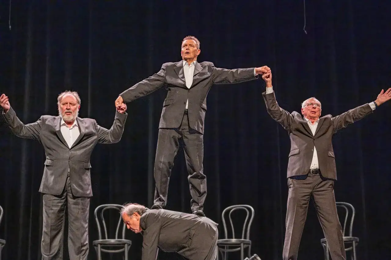 Kwartet spektakl: Odkryj tajemnice i emocje w teatrze