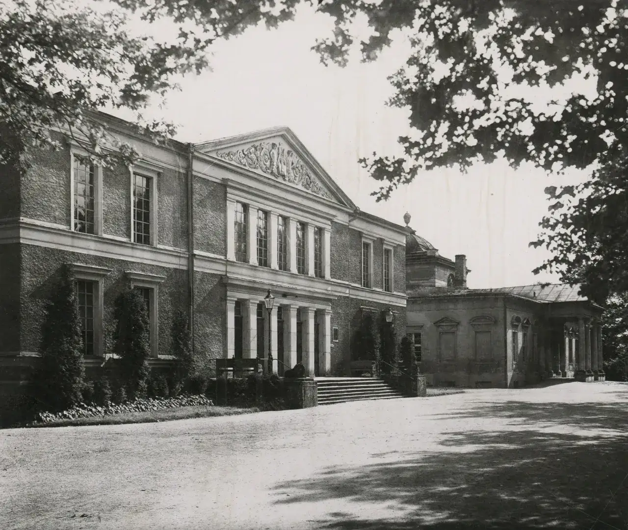 Teatr Cieplice: Fascynująca historia i architektura w sercu uzdrowiska