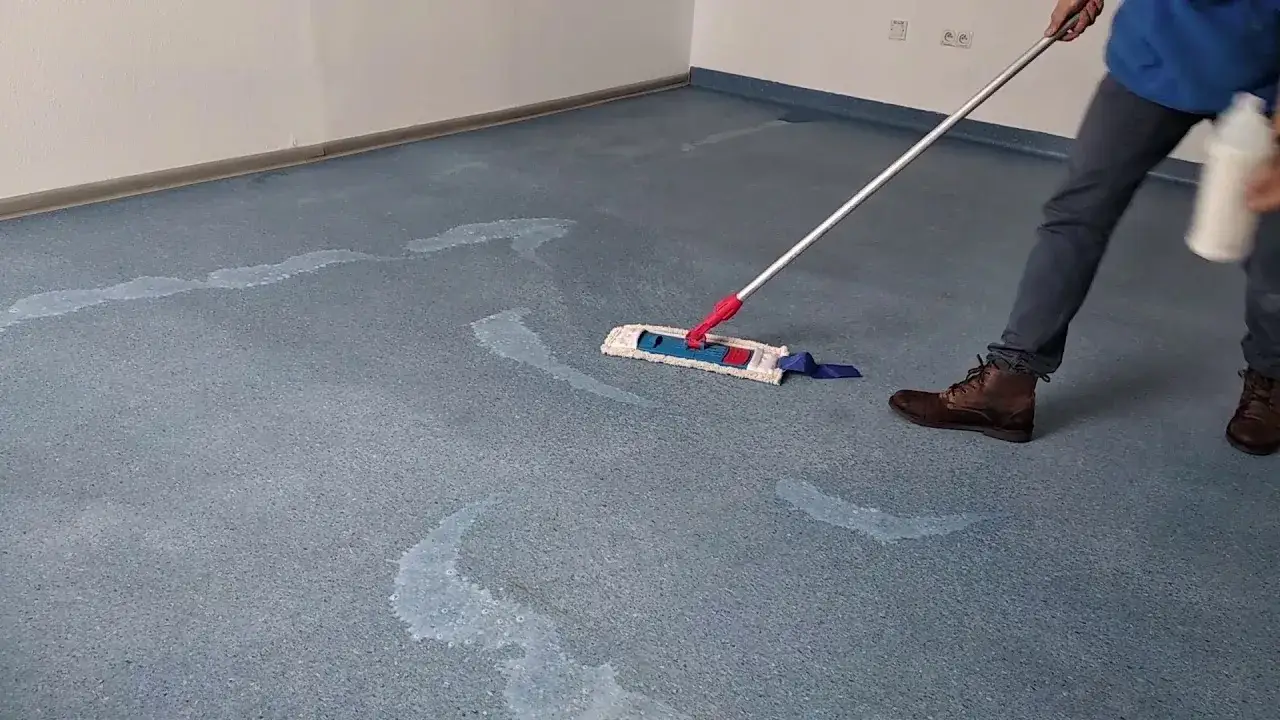 Jak nabłyszczyć wykładzinę PCV domowymi i profesjonalnymi metodami