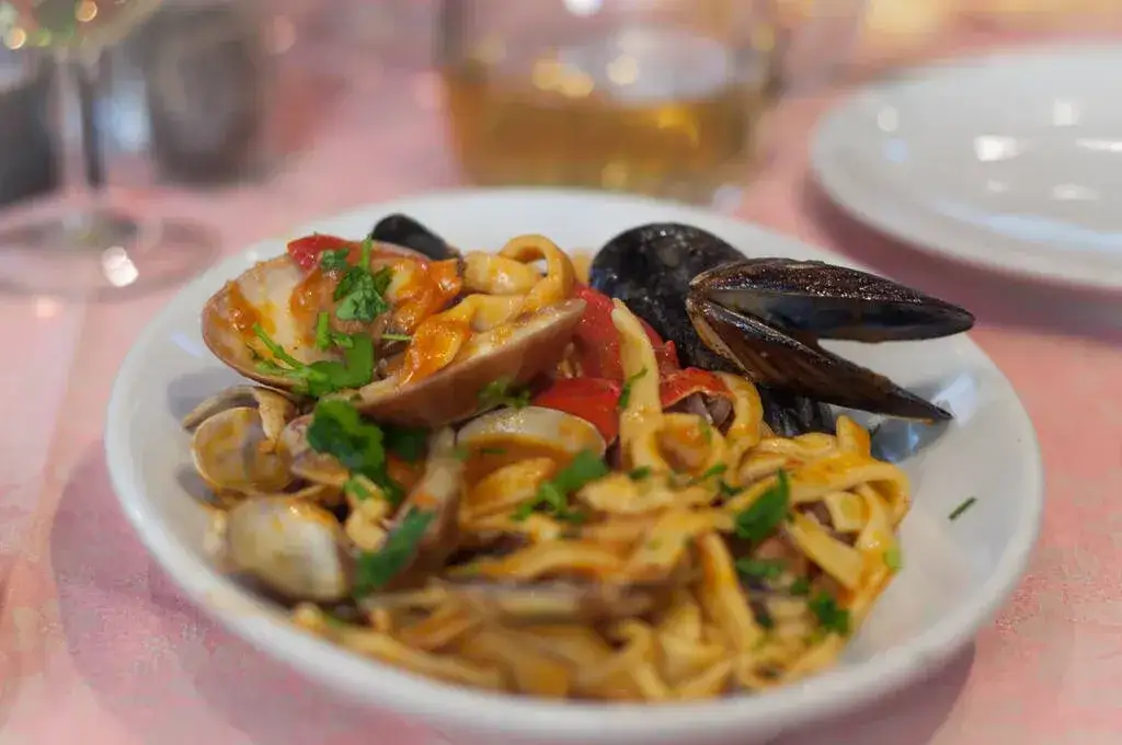 Gdzie zjeść w Neapolu? Odkryj najlepsze restauracje i smaki!