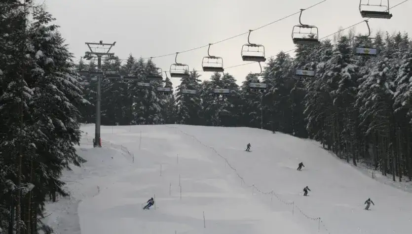 Góry Świętokrzyskie zimą: idealny pomysł na ferie w Górach Świętokrzyskich