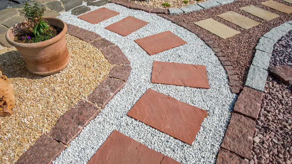 Jak zrobić chodnik z kamieni - krok po kroku bez zbędnych kosztów