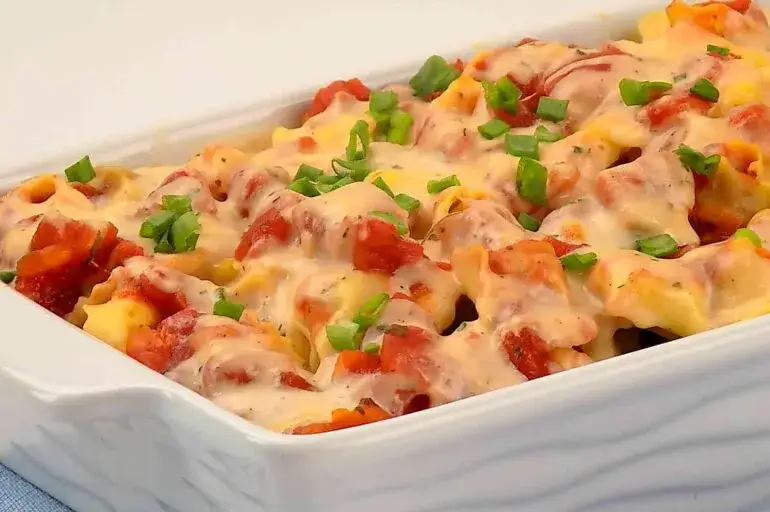 Tortellini z mięsem: 10+ pomysłów na szybki obiad (sosy, zapiekanki)