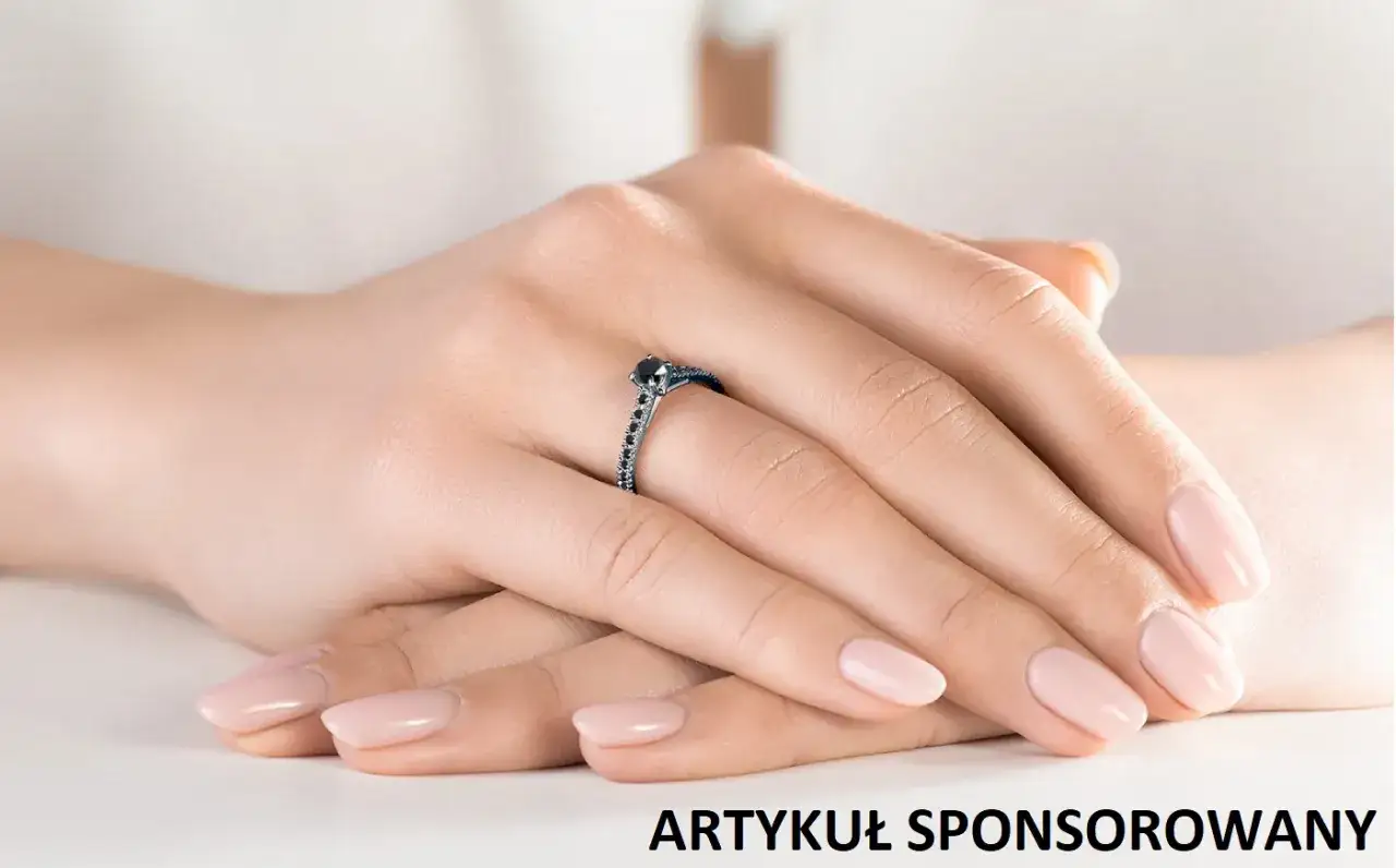Jak dobrać obrączkę do pierścionka zaręczynowego, by uniknąć błędów?