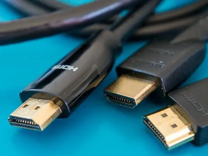 Jak wygląda kabel HDMI? Odkryj jego cechy i różnice w typach