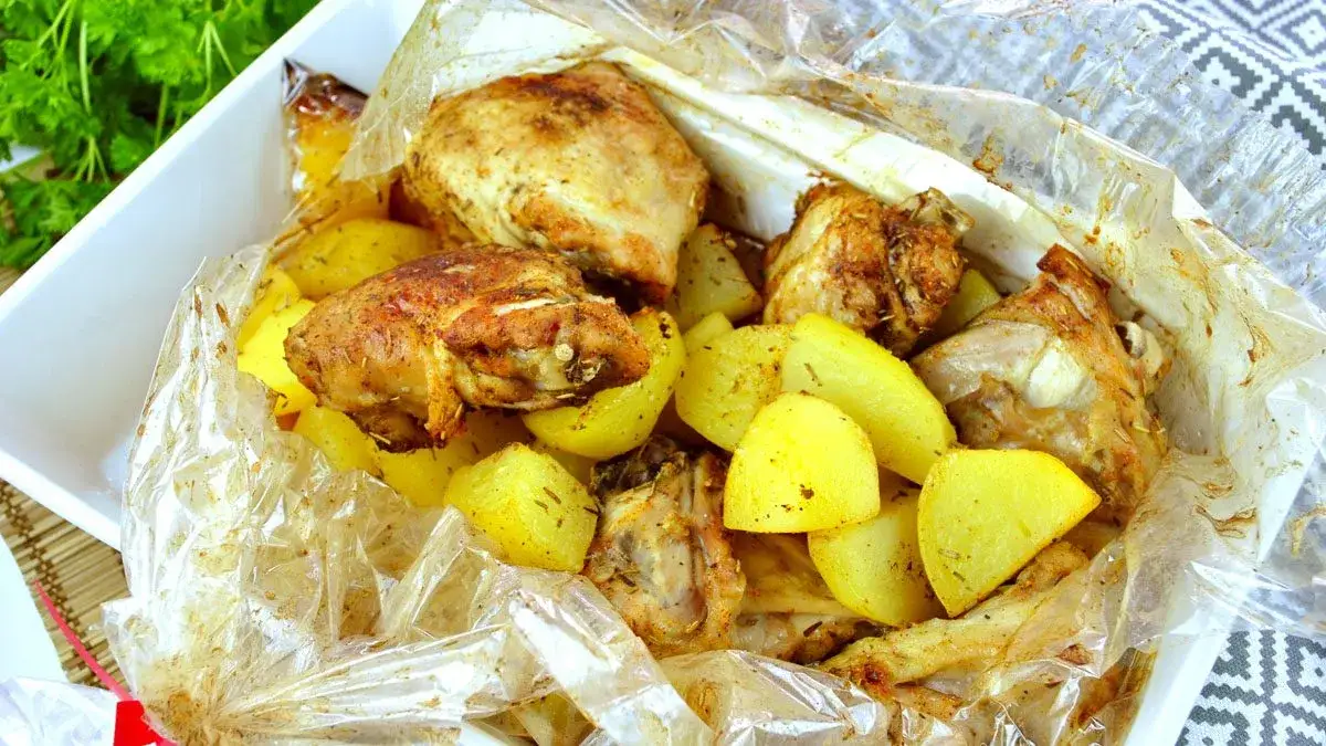 Jak długo piec udka w rękawie, aby były soczyste i pyszne?