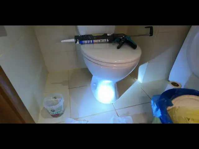 Czym skleić muszlę klozetową, aby uniknąć kosztownych napraw?