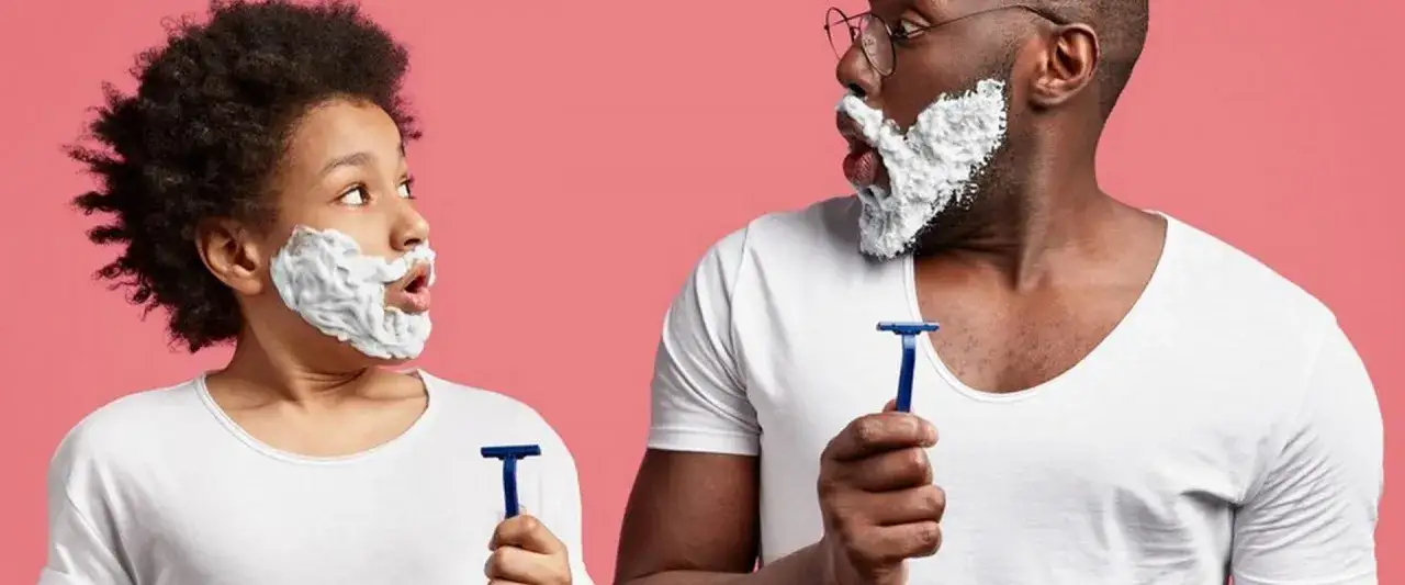 Pierwsze golenie zarostu: Kiedy, jak i bez podrażnień?