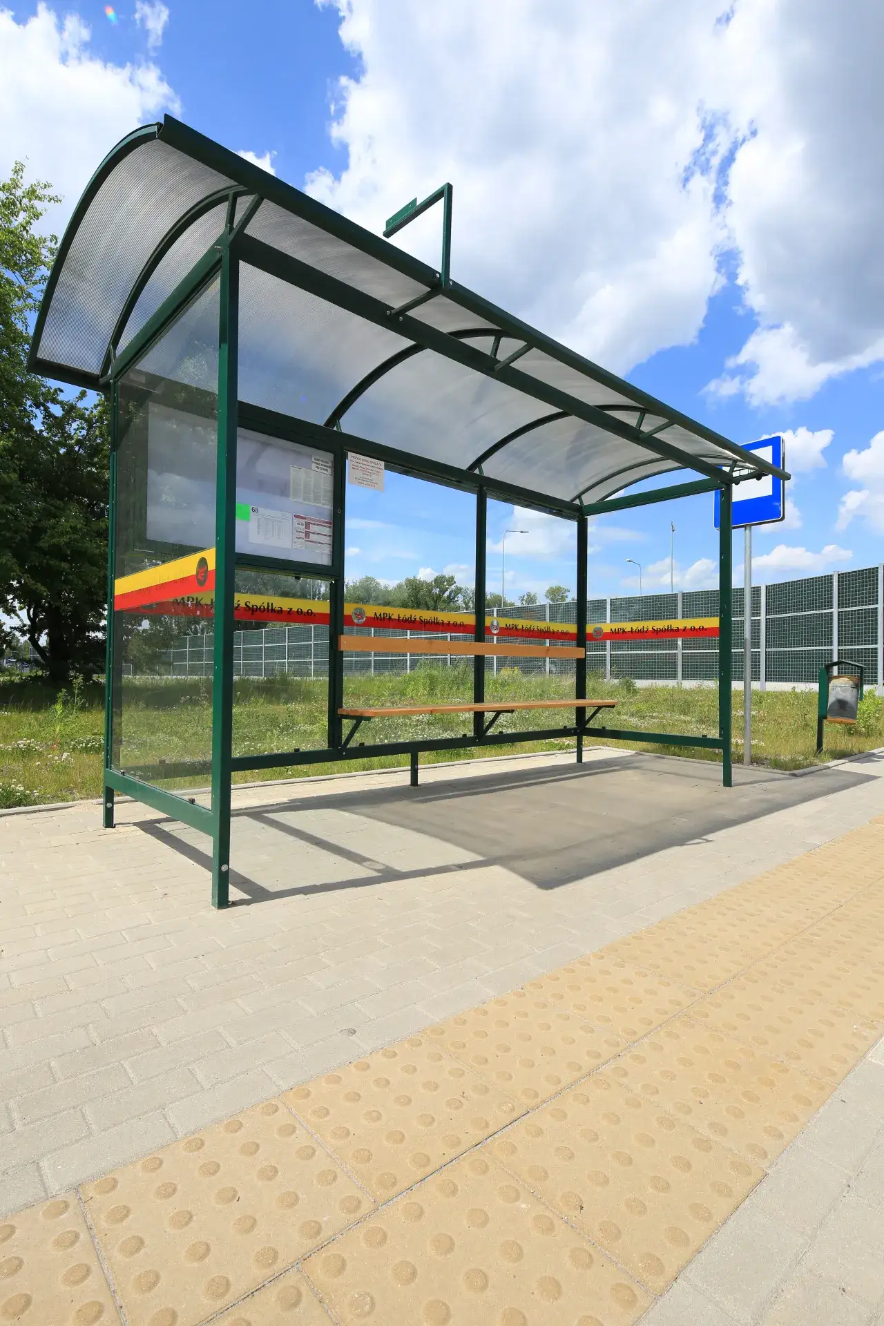 Płyty chodnikowe dla niewidomych: bezpieczne rozwiązania dla każdego