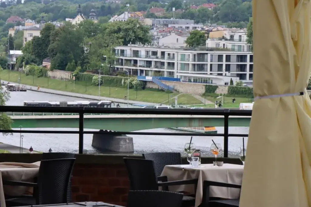 Kawiarnie Kraków: 8 miejsc z niezapomnianym widokiem na perłę Małopolski