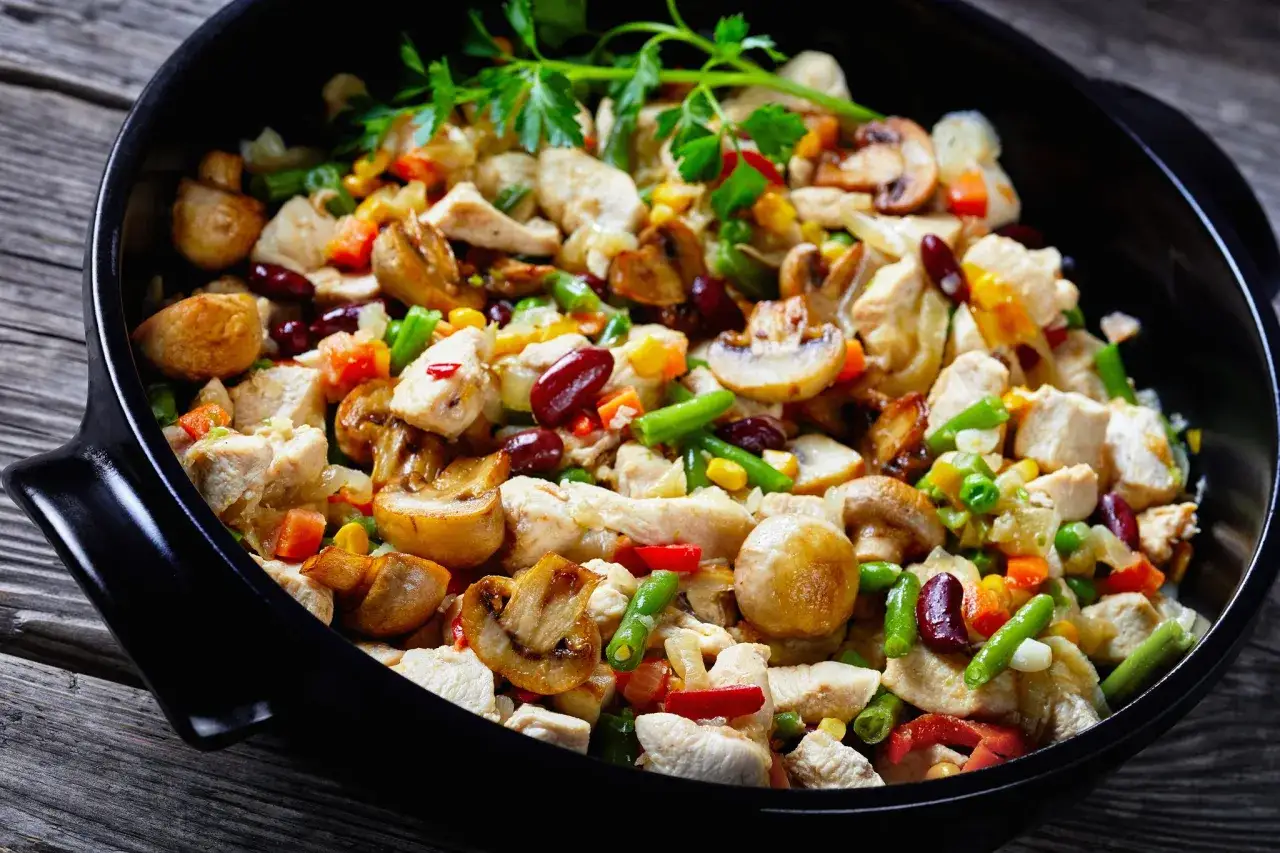 Najlepsze sosy do warzyw na patelnię z kurczakiem, które musisz spróbować