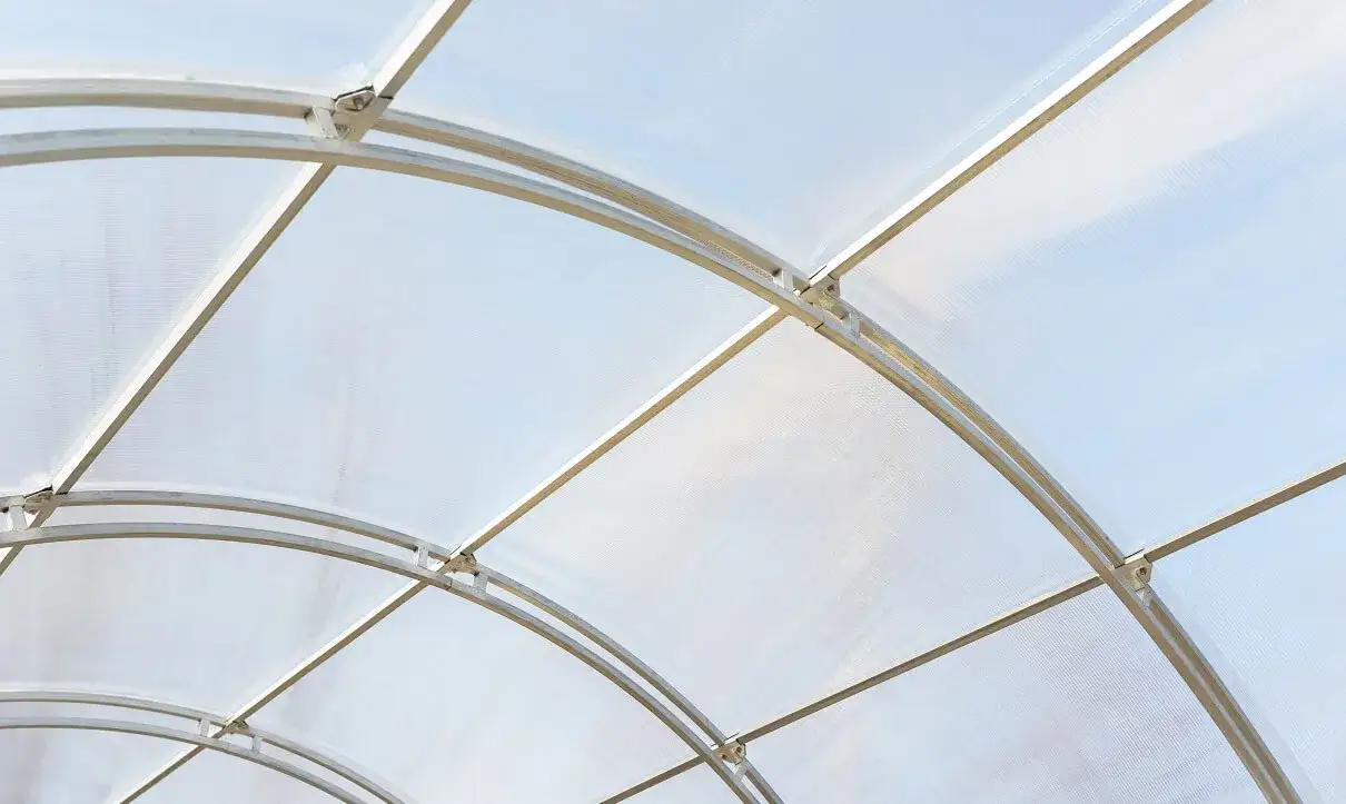 Jak skutecznie ciąć poliwęglan trapezowy i uniknąć błędów