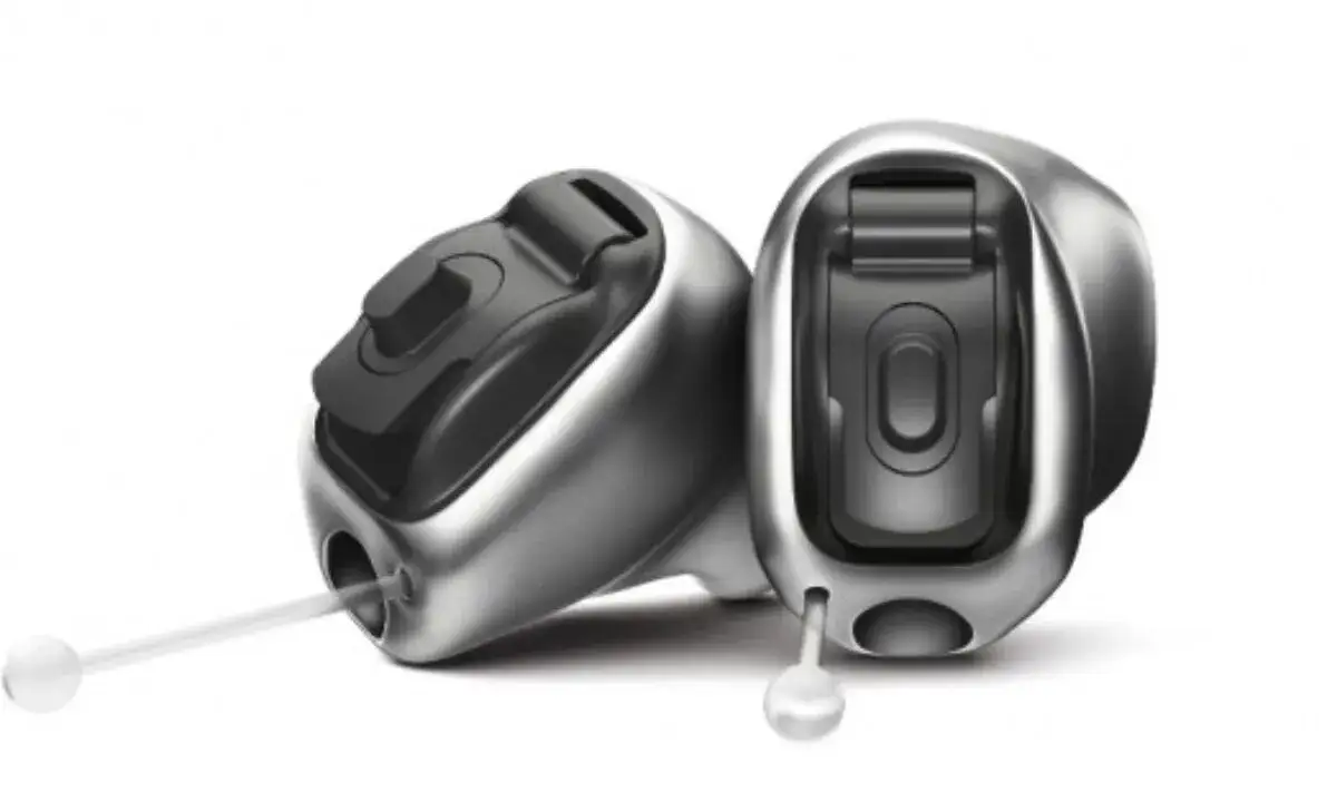 Ile kosztuje niewidoczny aparat słuchowy? Ceny, NFZ, PFRON