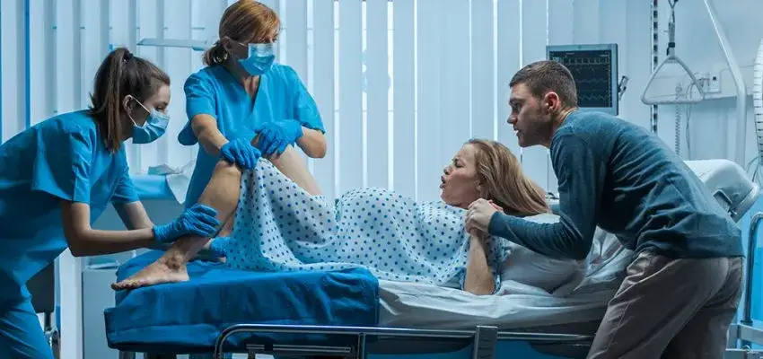 Bezpieczny poród dla dziecka: naturalny czy cesarskie cięcie?