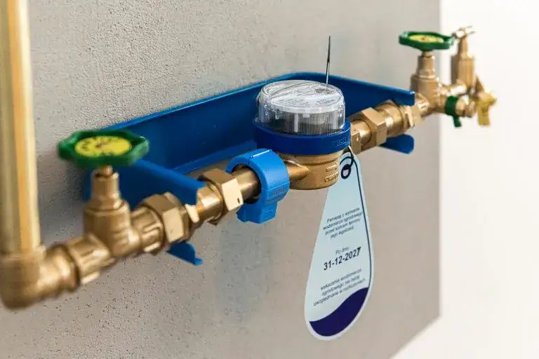 Jak zainstalować skrzynkę na wodomierz na działce: 5 kroków