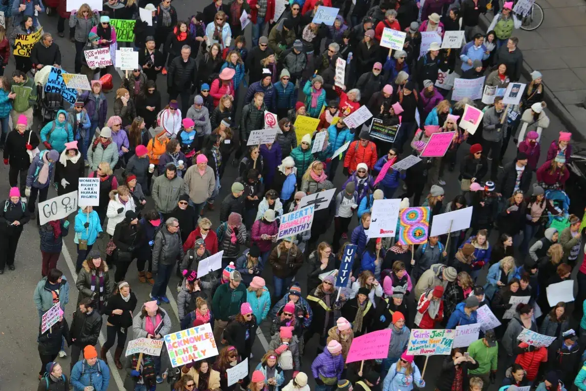 Demokracja ustrój: Jak działa i jakie ma znaczenie dla obywateli
