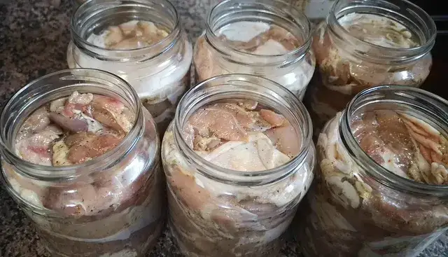 Jak przygotować galaretkę drobiową w słoikach pasteryzowaną bez błędów