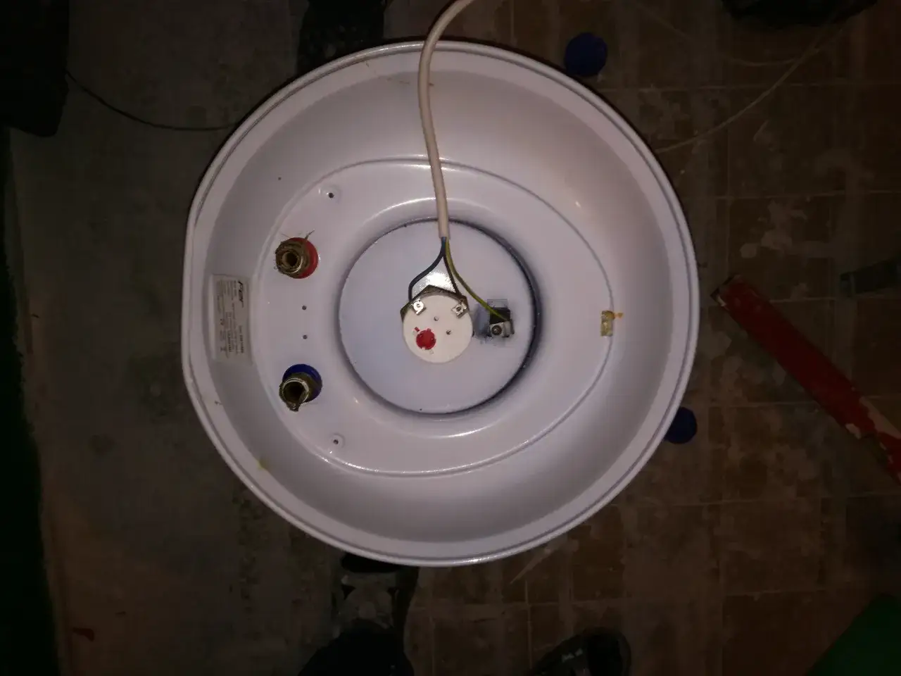 Jak naprawić cieknący bojler - proste sposoby na skuteczną naprawę