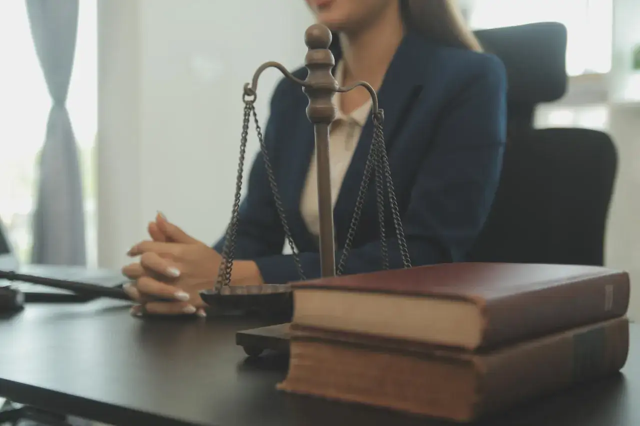 Odroczenie rozprawy: Przyczyny, skutki i wniosek krok po kroku