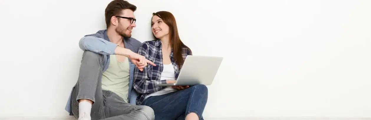 Kto powinien zaproponować wspólne mieszkanie? Odkryj prawdę o relacjach