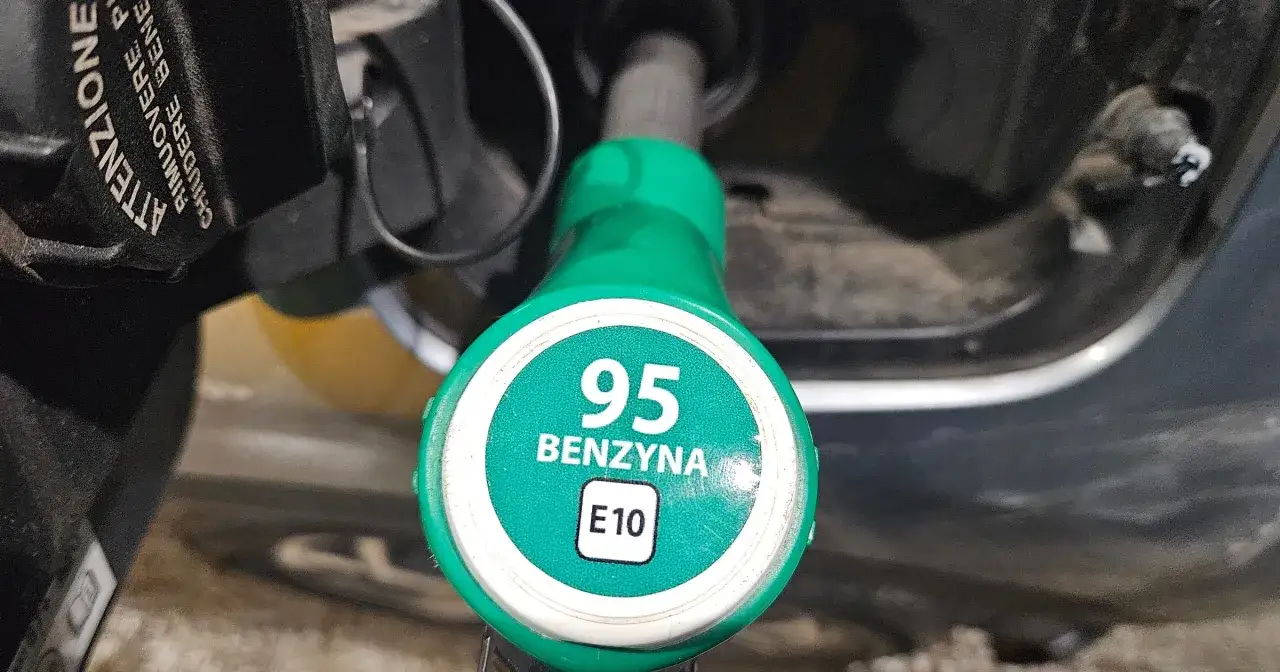 Czy 95 to benzyna? Wszystko o E10, 98 i tankowaniu bez pomyłek