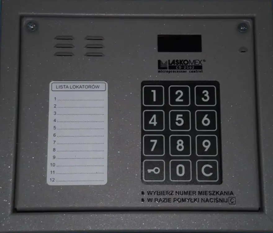 Jak działa domofon w bloku? Poznaj zasadę i rozwiąż problemy