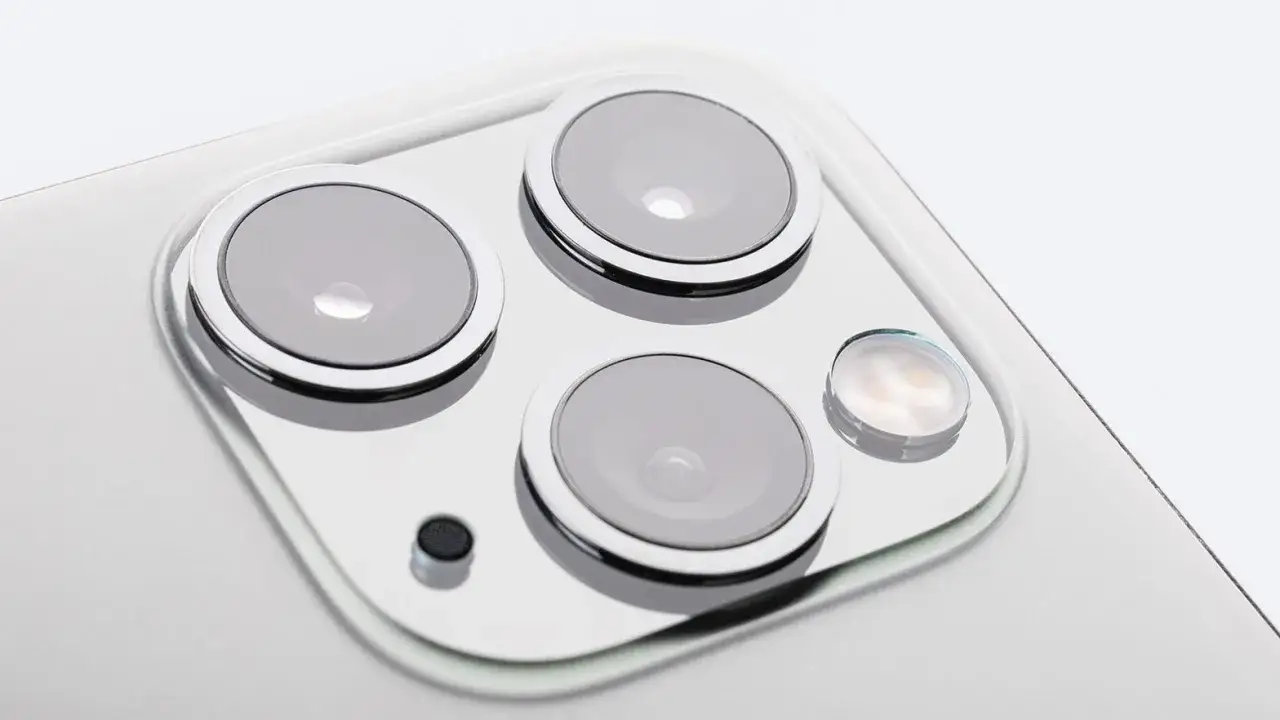 Po co 3 aparaty w telefonie? Odkryj ich niezaprzeczalne zalety