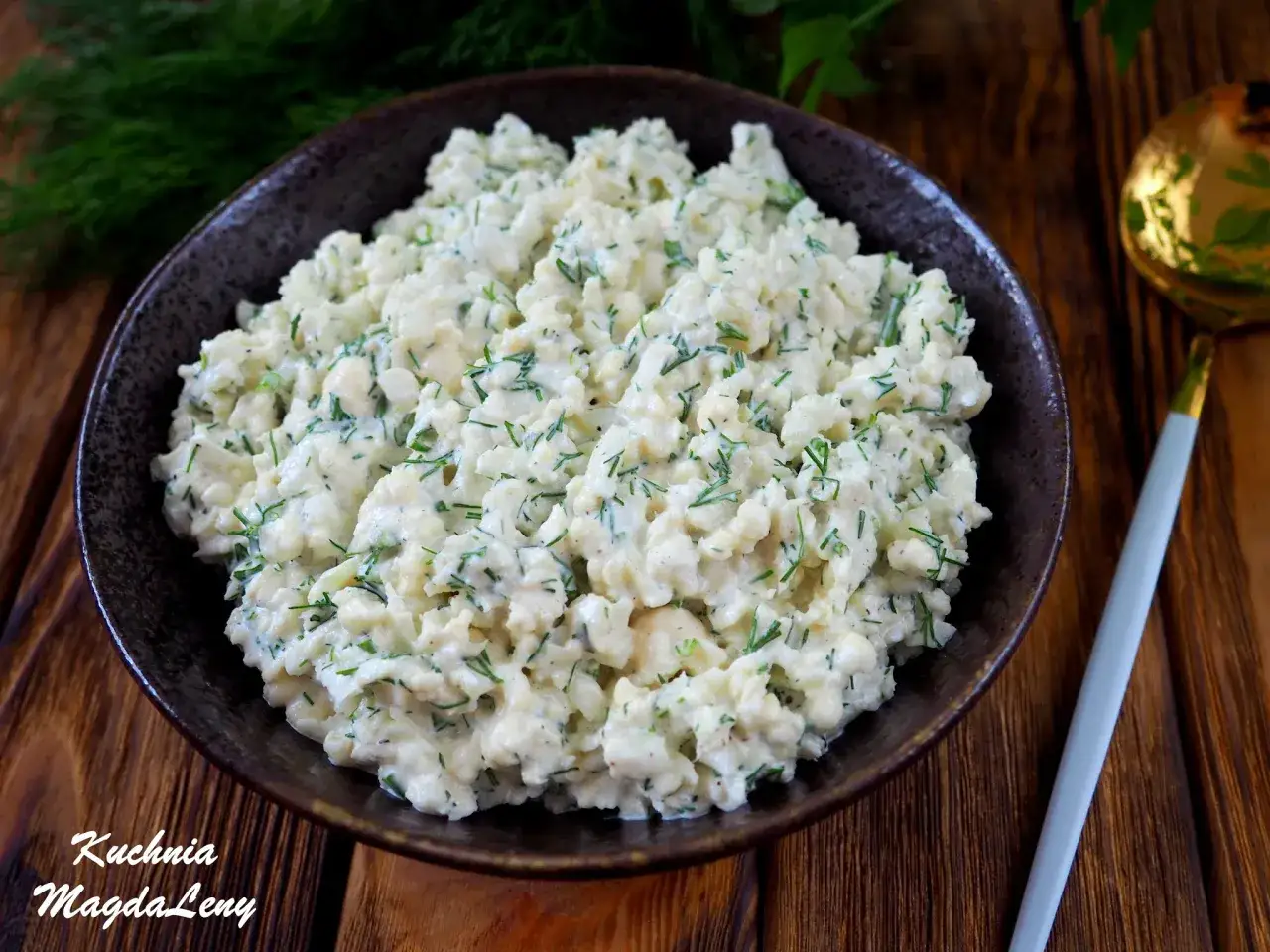 Sałatka z surowego kalafiora: chrupiący przepis z koperkiem i majonezem