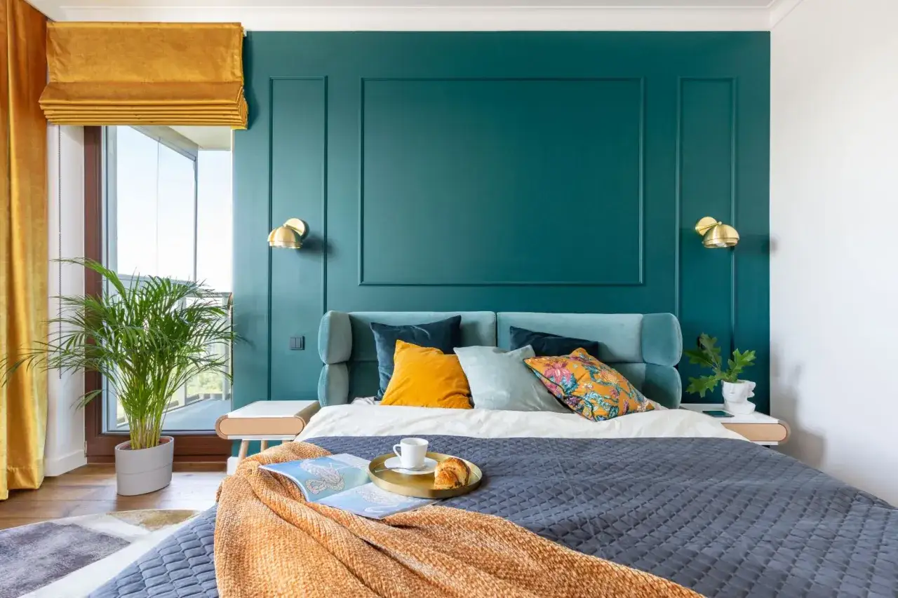 Jak urządzić małą sypialnię – praktyczne triki na funkcjonalne i piękne wnętrze